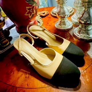 Two toned capped toe shoes